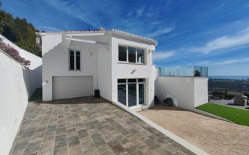 Property slide 32
