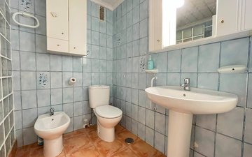 Property slide 32