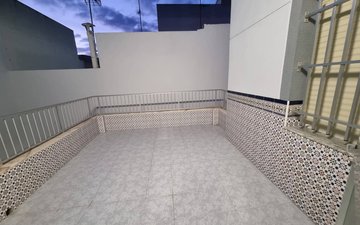 Property slide 32