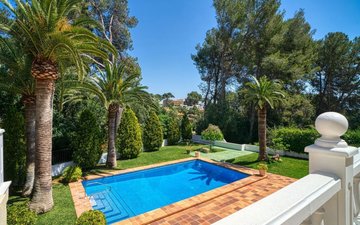 Property slide 10