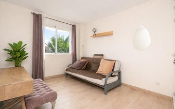 Property slide 17
