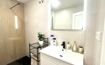Property slide 32