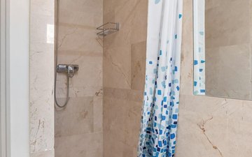 Property slide 32