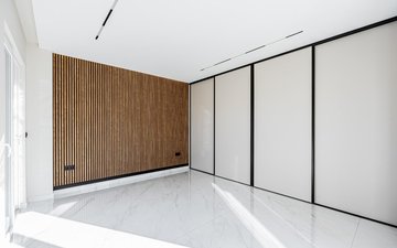 Property slide 32