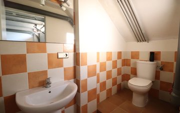 Property slide 32