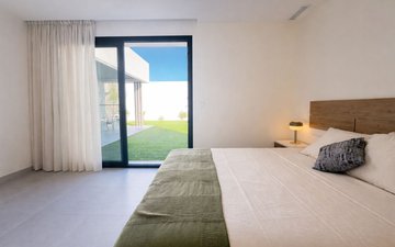 Property slide 32