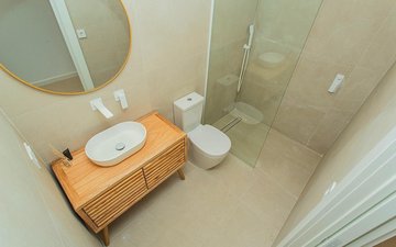 Property slide 32