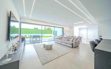 Property slide 18