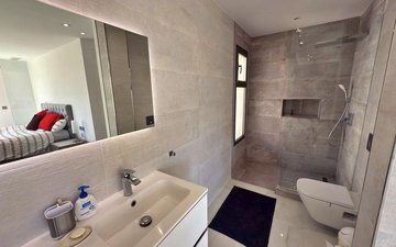 Property slide 32