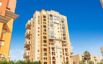 Property slide 32