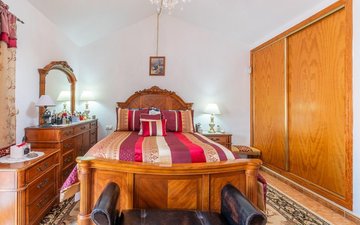 Property slide 25