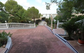 Property slide 32