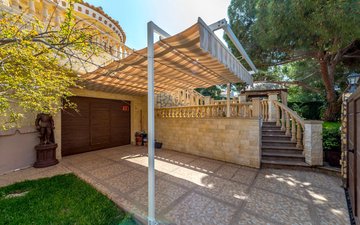 Property slide 32