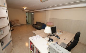 Property slide 32