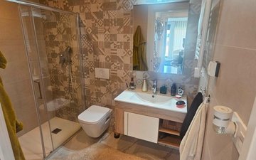 Property slide 16