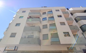 Property slide 32