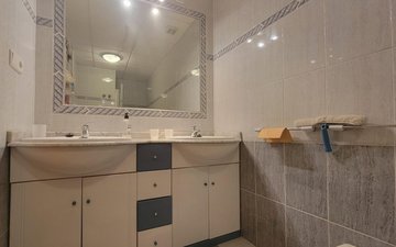 Property slide 32