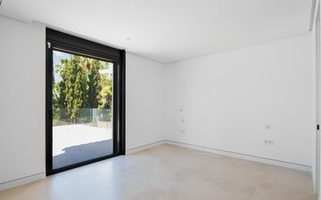 Property slide 82
