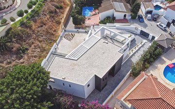 Property slide 80