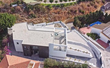 Property slide 82