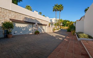 Property slide 77