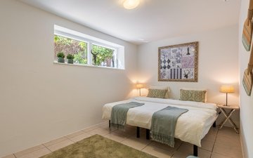Property slide 32