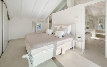 Property slide 44