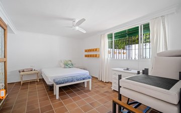 Property slide 25