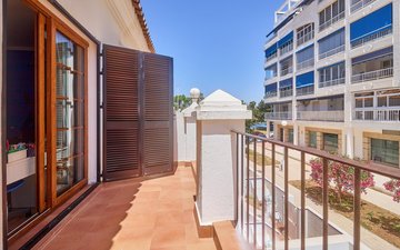 Property slide 32