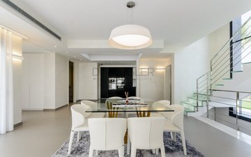 Property slide 32