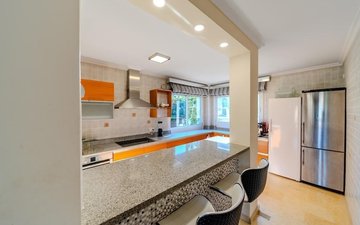 Property slide 32