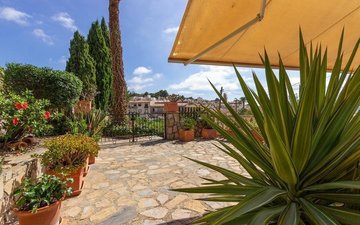 Property slide 10