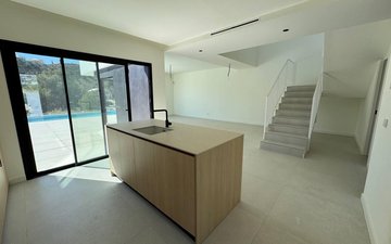 Property slide 10