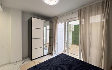 Property slide 32