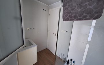Property slide 32
