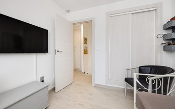 Property slide 19