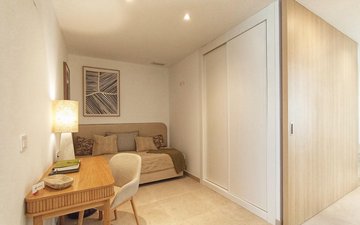Property slide 32