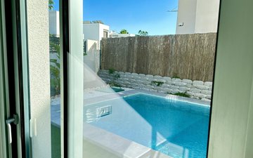 Property slide 32