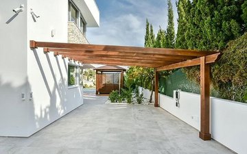 Property slide 32