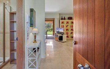 Property slide 32
