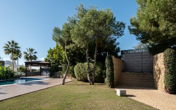 Property slide 32