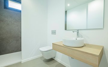 Property slide 32