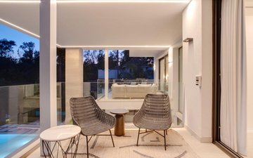 Property slide 84