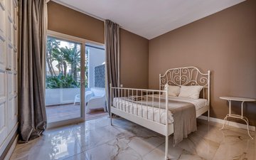 Property slide 10