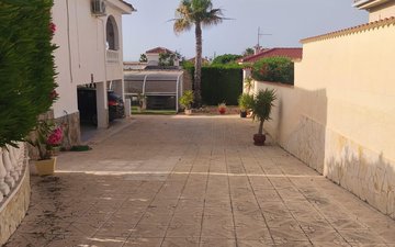 Property slide 32