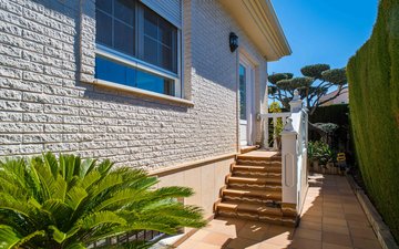 Property slide 17