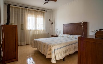 Property slide 32