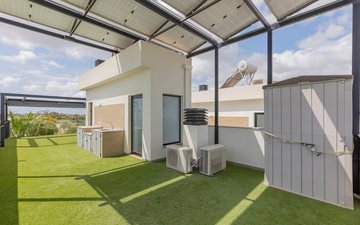 Property slide 32