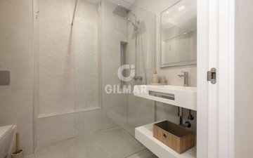 Property slide 32
