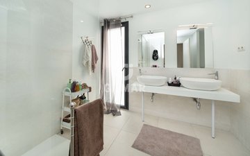 Property slide 22